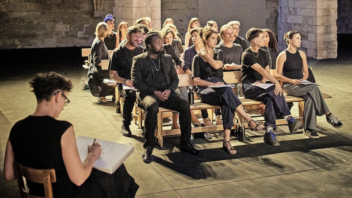 Interprètes réunis sur scène pour Le Procès Pelicot au Festival d’Avignon